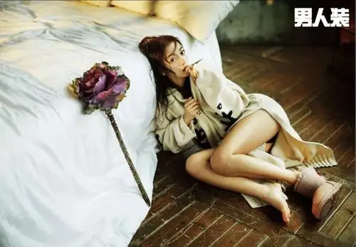 《男人装》2018年10月(吴谨言 时光淬炼的女孩)[pdf]