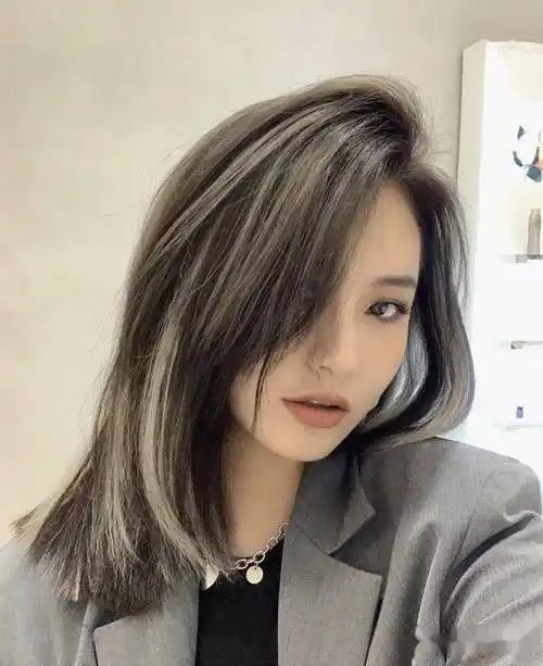 2022流行这样挑染时髦又养眼你不妨试试吧