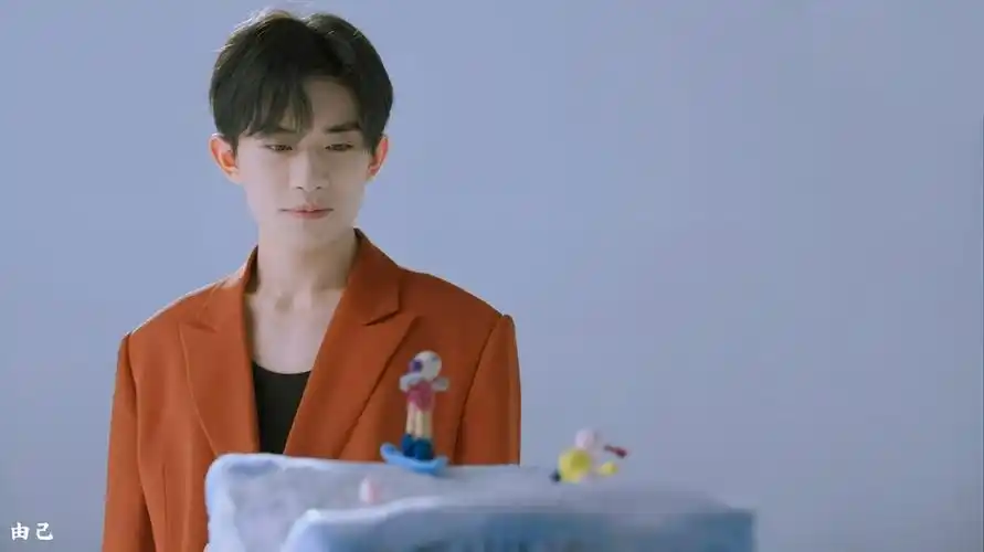 易烊千玺《一起向未来》mv预告片