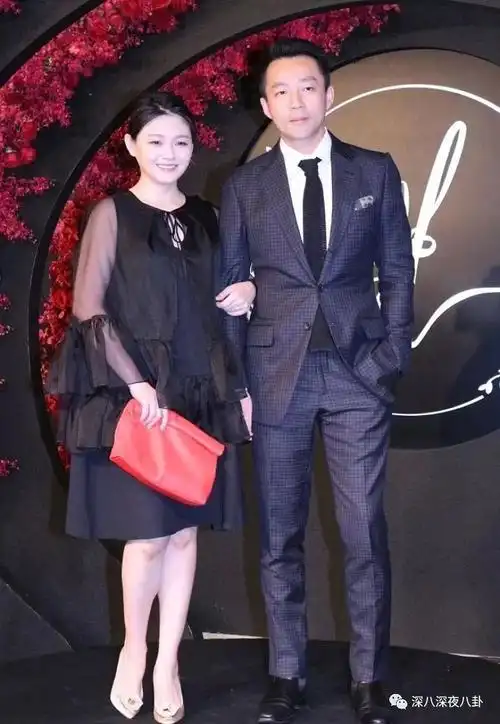 出道18年,和邓超,黄晓明都传过绯闻的安以轩终于活成了公主