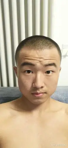 一直头发比较长的男生突然剪一个寸头是怎样的体验?