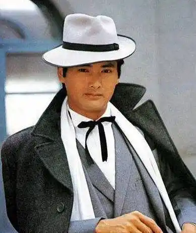 周润发年轻时有多帅?看到他20岁照片,无美颜却帅的一塌糊涂!