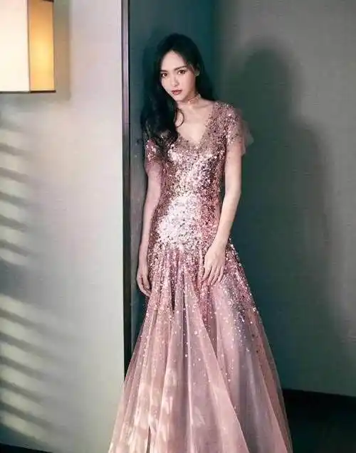 唐嫣现机场,3万大牌愣是穿出了大妈范,网友:白给我都不要!