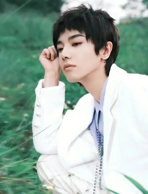 很荣幸与各位分享歌手华晨宇