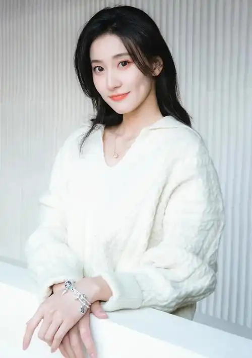 原创艺术体操女神张豆豆晒照文案很抒情本人美过很多当红小花旦