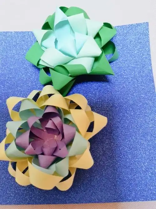 四年级手工作品展示～美丽的装饰花～(10)