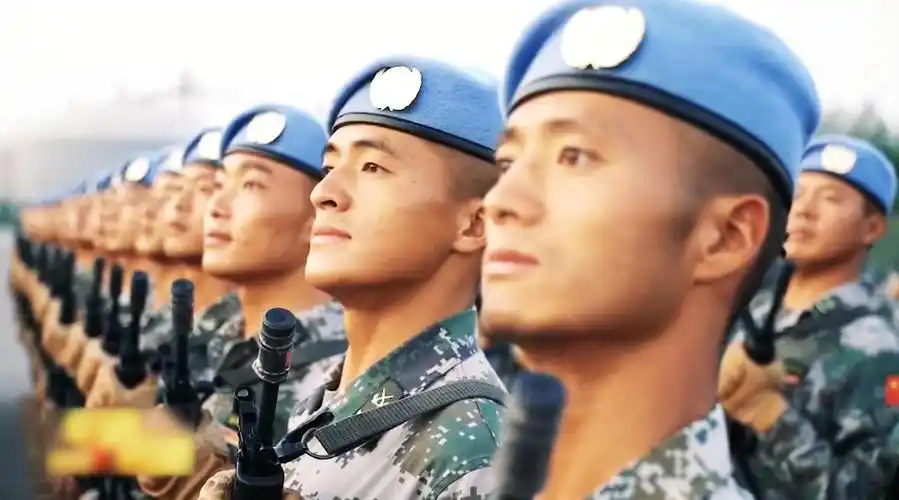 中国蓝盔首次受阅的镜头维和部队展现别样风采