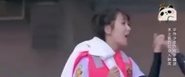 演员休息时都在干嘛?"唐僧"躲着抽烟,杨紫这张忍不住不笑