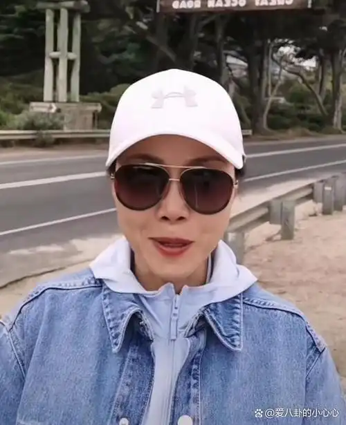 因此,从小田震就拥有了农村孩子"疯丫头"的性格,与她的几位哥哥截然不