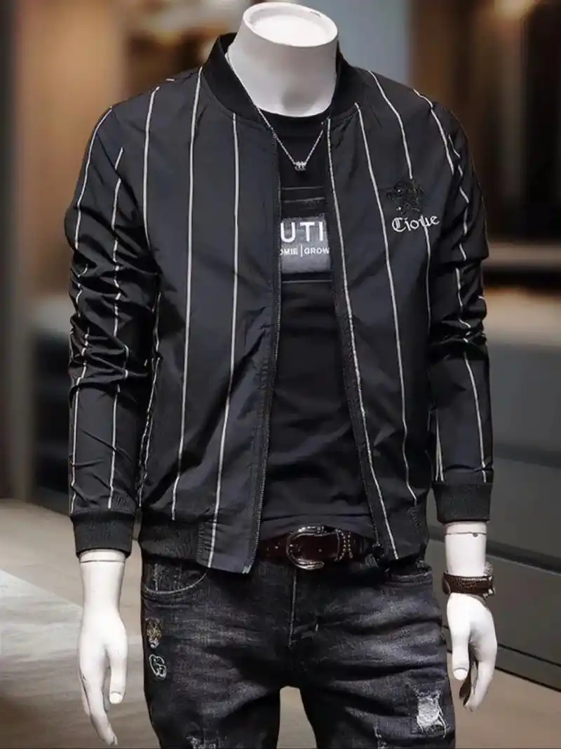 兄弟们这款男士条纹短款棒球服是今年流行的复古风条纹外套啊