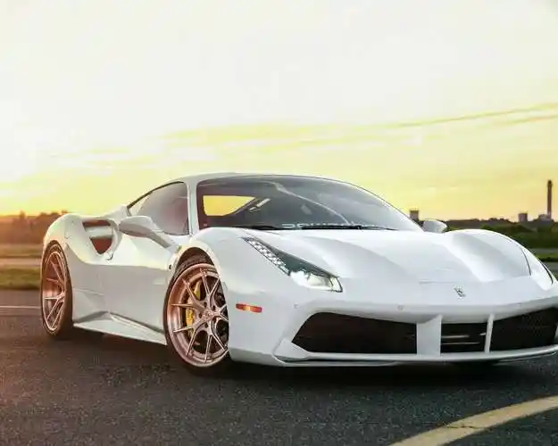 白色法拉利炫酷跑车宽屏桌面壁纸