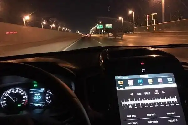 夜间开车需要注意什么