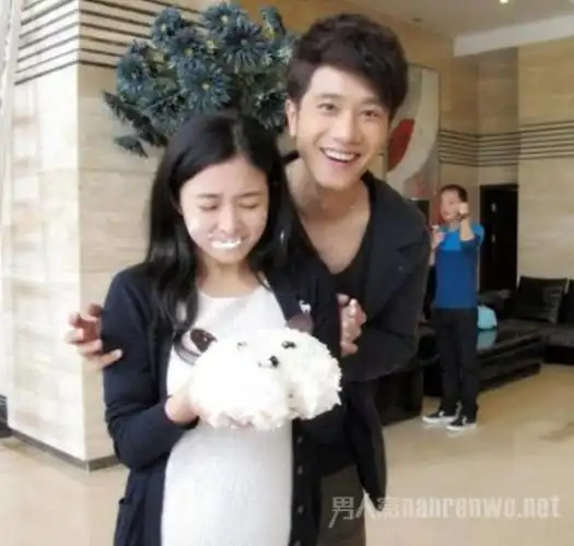 彭冠英张含韵领证网友两人是什么时候在一起的