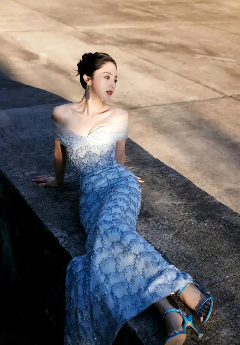 董璇美人鱼连衣裙好美啊