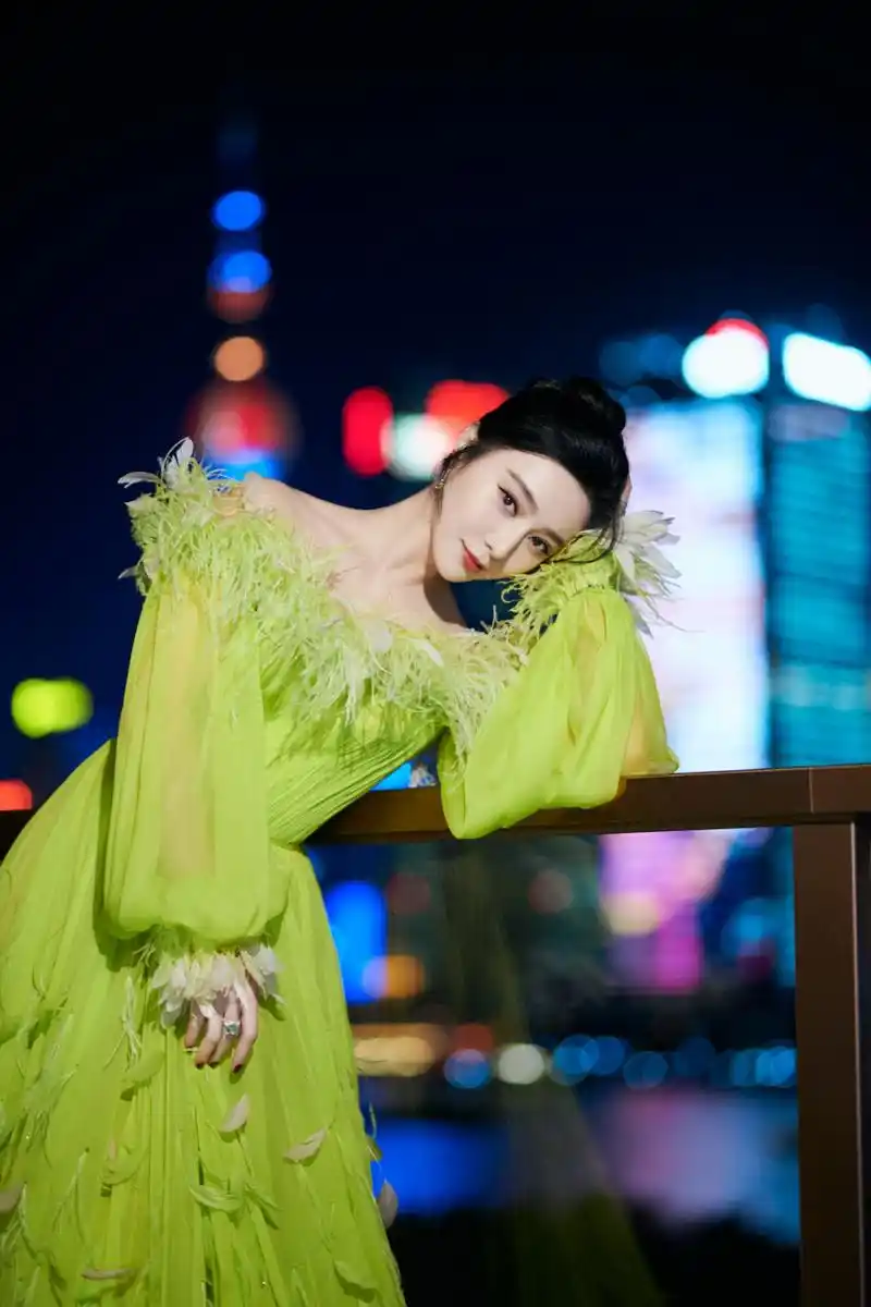 范冰冰2020年10月20日,演员@范冰冰 以品牌全球代言人之身份,优雅