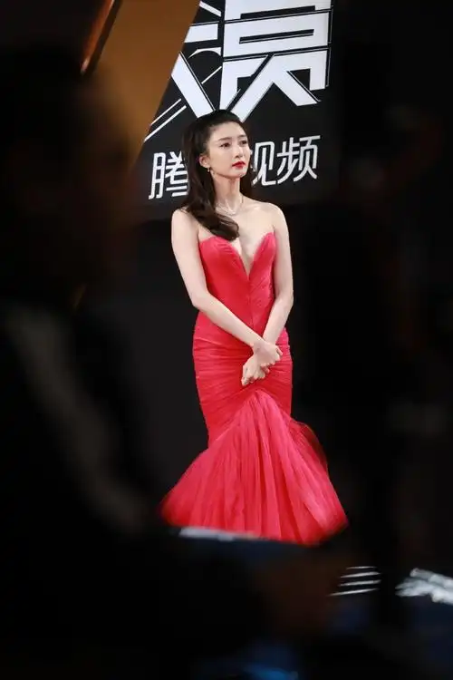 江疏影红毯生图,颜值真抗打啊!