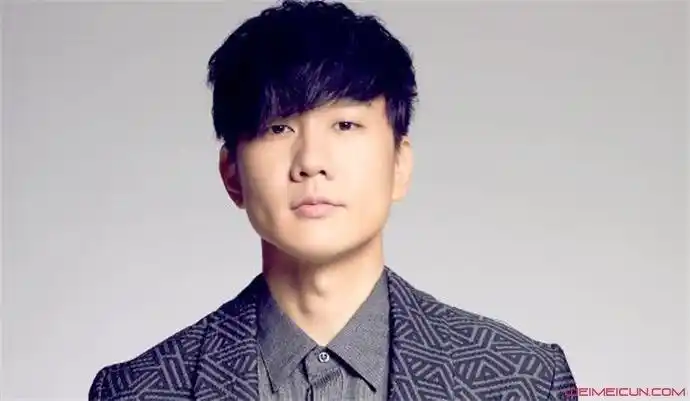 范一贤林俊杰对比照曝光相似度极高难怪能以假乱真