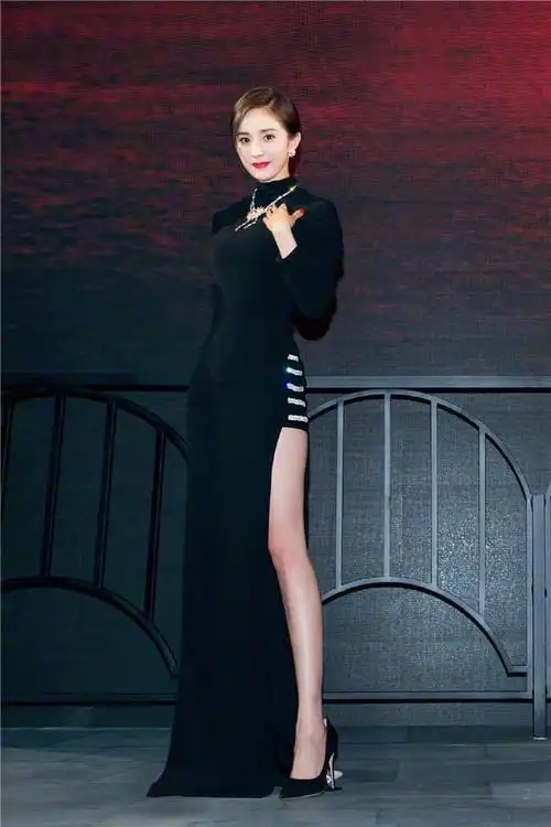 杨幂黑色礼服,气质成熟,大方优雅,太让人惊艳了