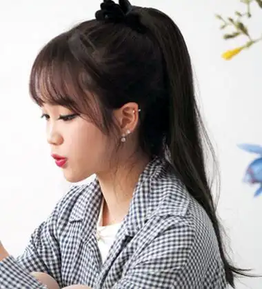 发型热点 > 韩式马尾辫 >  韩式有刘海马尾辫梳的时候有什么需要注意