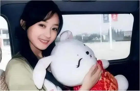 杨幂和赵丽颖十四年的明争暗斗终于落幕胜负已定