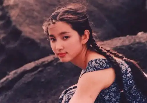李冰冰21年前青涩剧照曝光 嘟嘟脸婴儿肥清纯可人