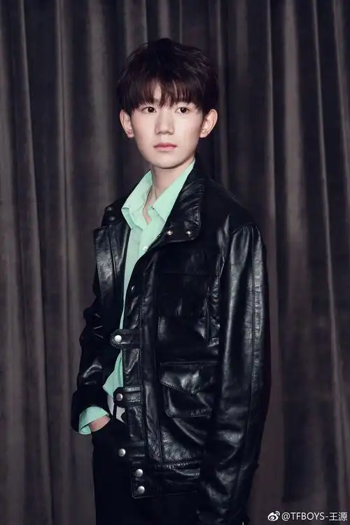 2018tfboys王源 2018秋冬巴黎时装周givenchy大秀_高清图片大全-爱豆