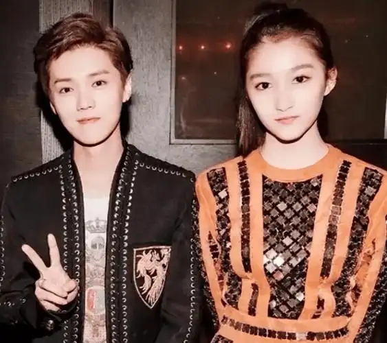 鹿晗关晓彤7年恋情甜蜜不变,0点卡点庆生撒糖,网友:赶紧结婚吧_微博