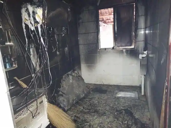 【已解释】在淘宝上购买美的热水器,发生自燃.造成一_美的客服售后投