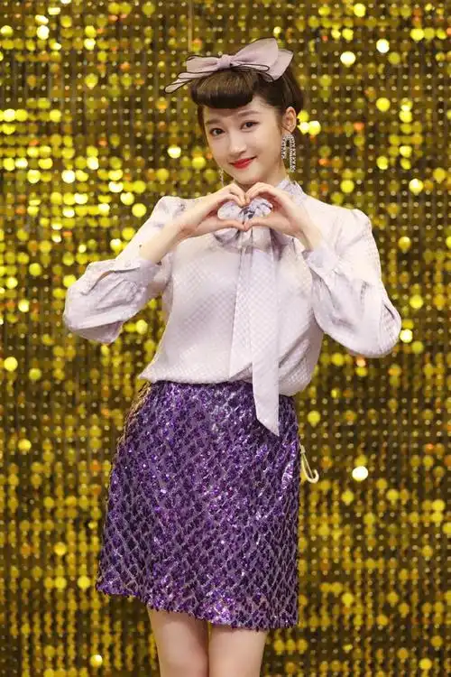 关晓彤婚纱造型好梦幻,可惜在身边的不是鹿晗,而是花花