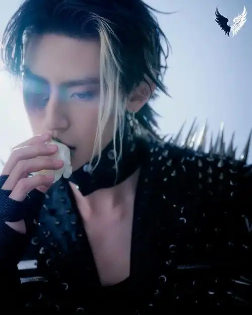 小鬼王琳凯超话浮光掠影,眼神聚焦,欢迎再次进入@小鬼-王琳凯的音乐