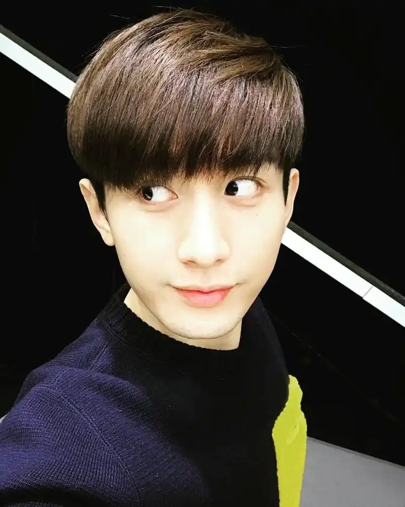 成毅旧照来一波! 果果们我来啦,淇淇很久之前的旧照来一波!