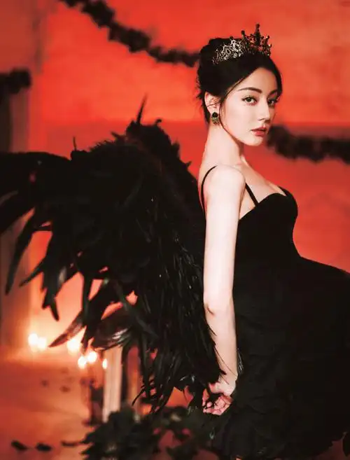 迪丽热巴暗黑黑天鹅造型##迪丽热巴最新黑裙造型