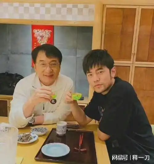 成龙发文庆祝70岁生日李晨吴京周杰伦王力宏送祝福上热搜