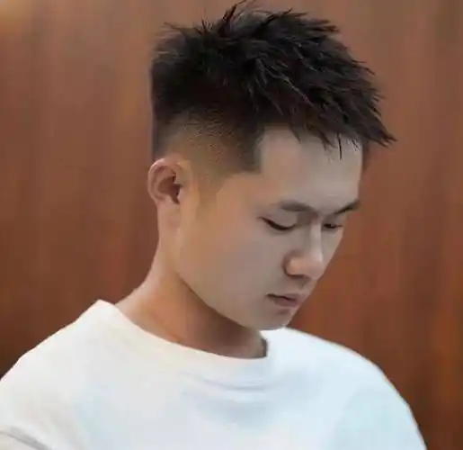 流行的男生烫发,渣男锡纸烫,蝴蝶烫帅气无比_发型_自然_脸型