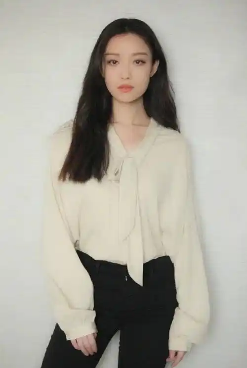 倪妮流行了一种叫做"珍珠增强旗袍"的穿搭!