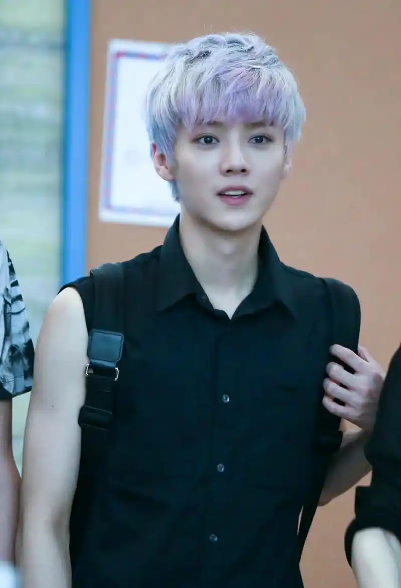 作为exo第二位官宣的成员,当时真的狠狠惊艳到了!