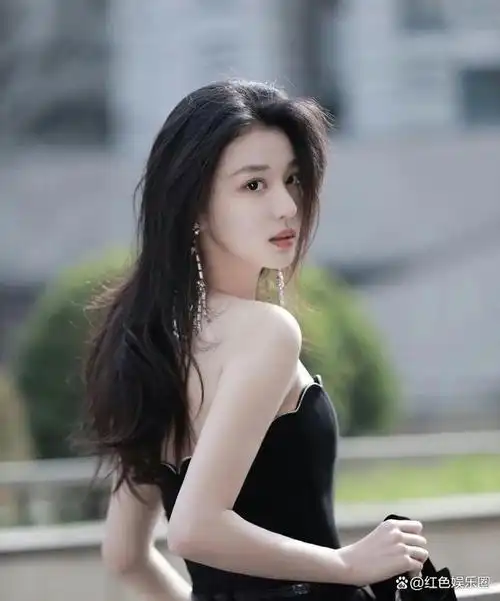 当我们提到王楚然,这位95后新生代演员的名字总是伴随着她那令人惊艳