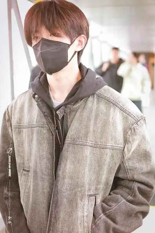 易烊千玺机场图##易烊千玺电影小小的我##易烊千玺 丹麦