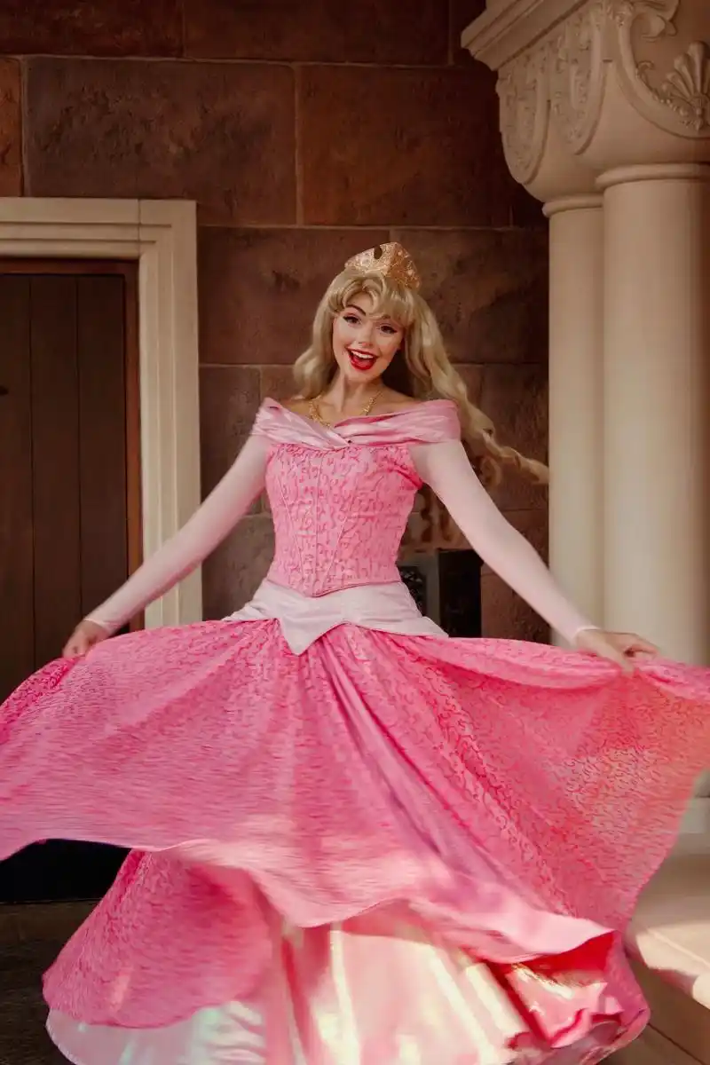 爱洛公主简直是优雅的代名词!#迪士尼公主 #迪士尼 #谁还没 - 抖音