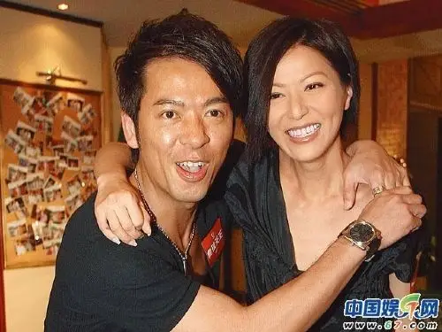 滕丽名与魏骏杰于 98年拍摄《陀枪师姐》认识图片