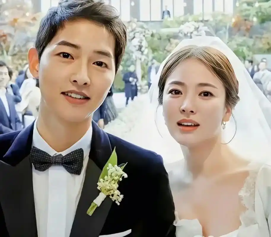 宋仲基宋慧乔因戏结缘,把戏中甜蜜的情感延长到生活,结婚的非常轰动