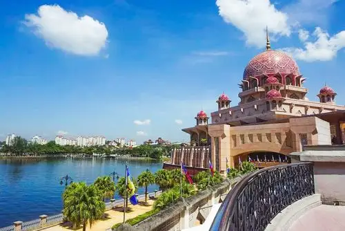 美轮美奂的马来西亚清真寺