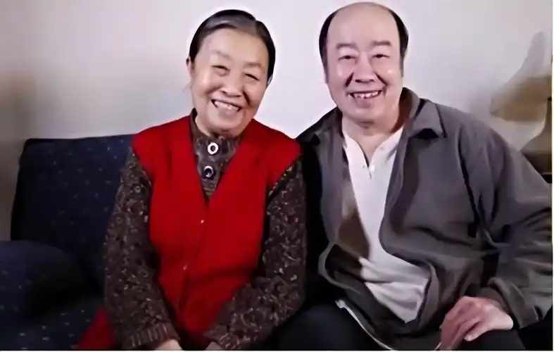 张少华个人资料年龄少(丑娘张少华,去世一年后,丈夫在悲痛中坚强,孙女