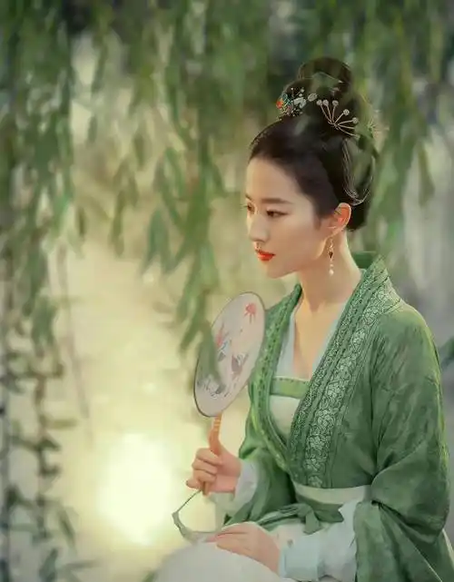 刘亦菲演绎宋代美学,也只有神仙姐姐穿出了宋韵