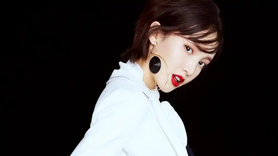 金晨随性写真俏皮高清桌面壁纸 _ 图片网