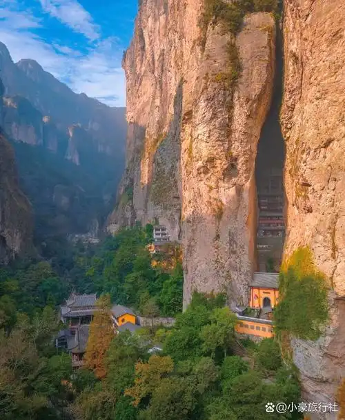 神雕侠侣中的断肠崖:爱恨交织的命运之地"90  99 详细地址:雁荡山