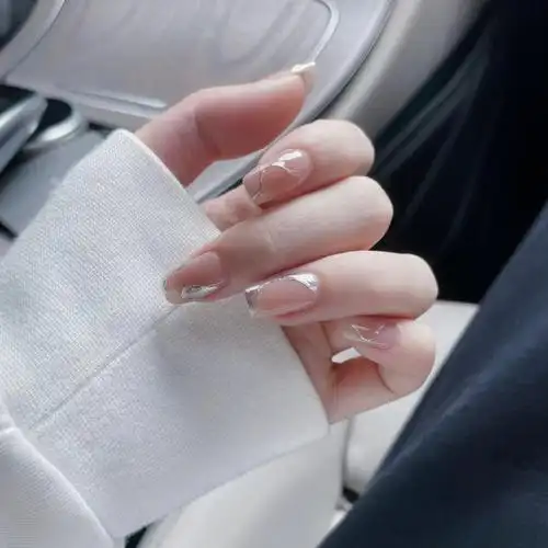 简单的银色美甲