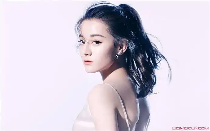 迪丽热巴承认抽烟 迪丽热巴抽烟照曝光真的好性感