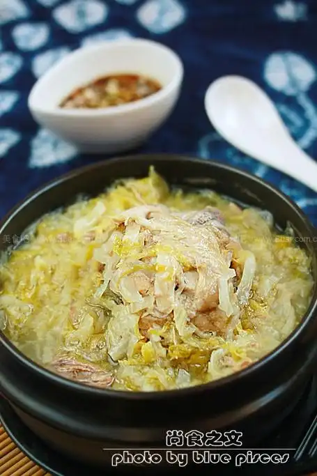 石锅骨头炖酸菜的做法步骤