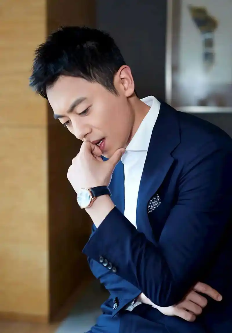 行走荷尔蒙 不愧都说朱亚文是行走的荷尔蒙,他要是演西门庆, - 抖音